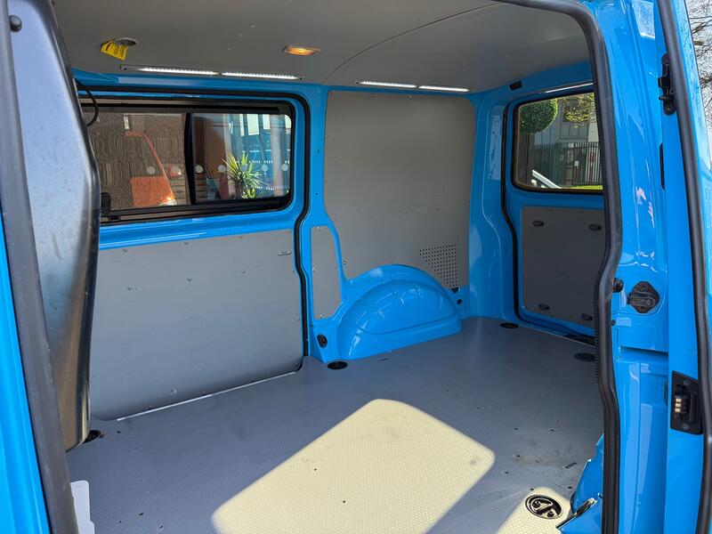 VOLKSWAGEN TRANSPORTER
