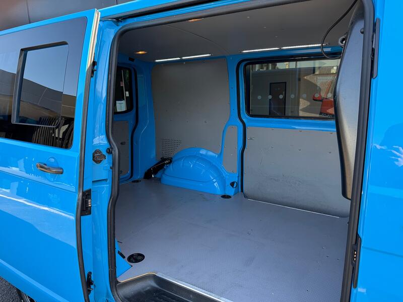 VOLKSWAGEN TRANSPORTER