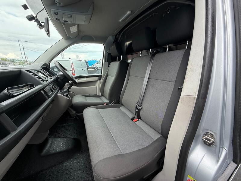 VOLKSWAGEN TRANSPORTER