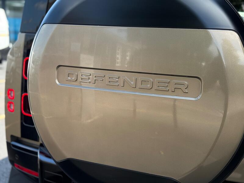 LAND ROVER DEFENDER 110