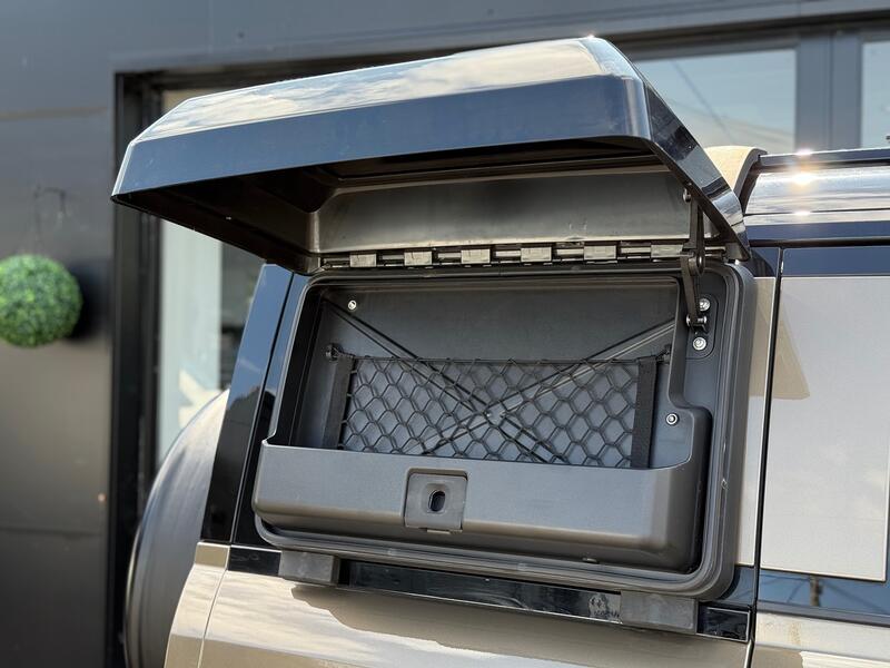 LAND ROVER DEFENDER 110